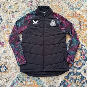 Castore Newcastle United Men's 23/24 Stadium Hybrid Jacket St. James Park small